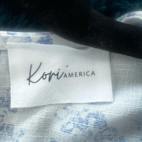 Kori Blue and White Floral Blouse - new with out  tag - Picture 4 of 5